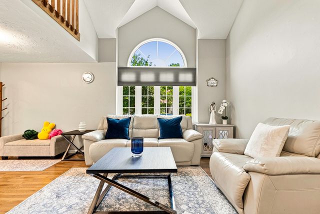 237 South St 26, Shrewsbury, MA 01545
