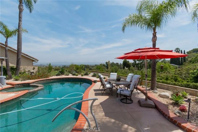 396 S Sleepy Meadow, Anaheim Hills, CA 92807