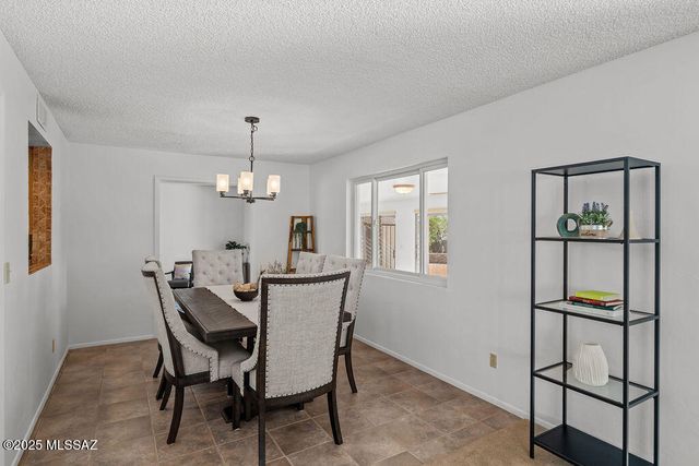 735 S La Huerta, Green Valley, AZ 85614