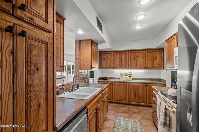 735 S La Huerta, Green Valley, AZ 85614