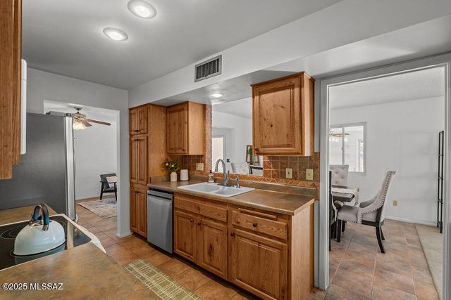 735 S La Huerta, Green Valley, AZ 85614