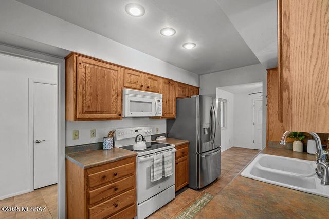 735 S La Huerta, Green Valley, AZ 85614