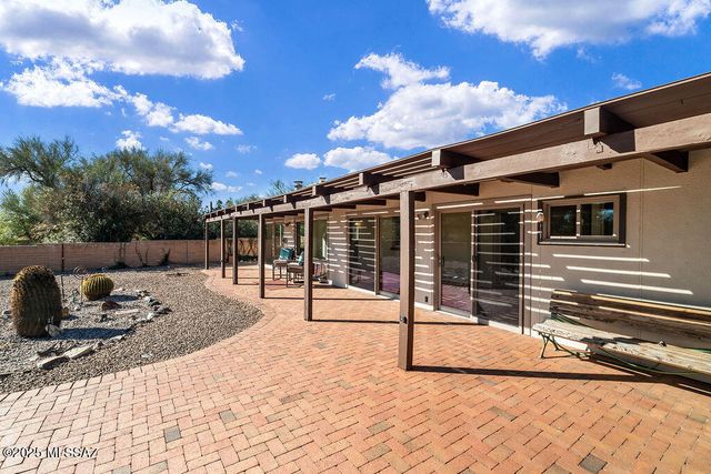 735 S La Huerta, Green Valley, AZ 85614