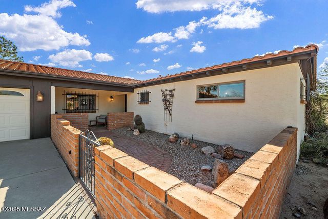735 S La Huerta, Green Valley, AZ 85614