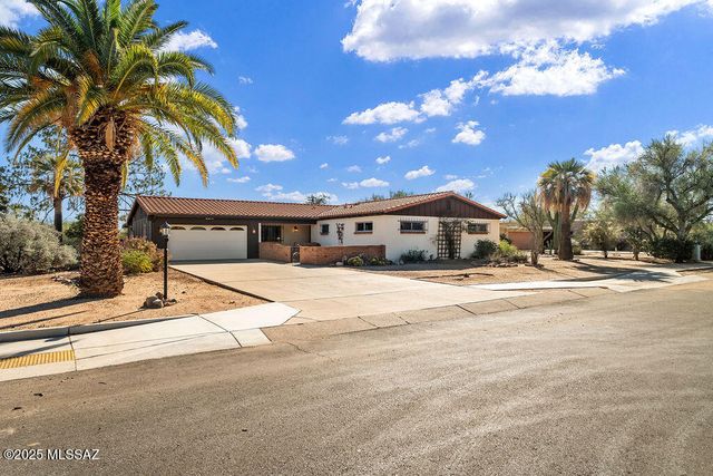735 S La Huerta, Green Valley, AZ 85614