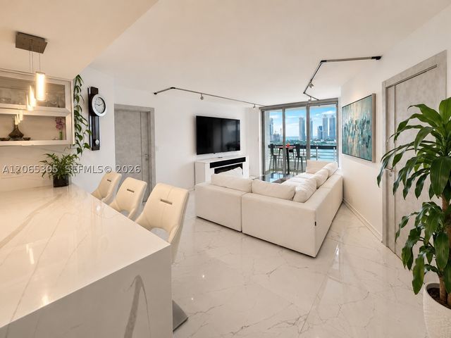 3600 Mystic Pointe Dr 1715, Aventura, FL 33180