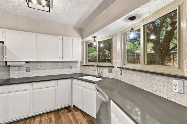 2840 Southridge Drive, Grapevine, TX 76051