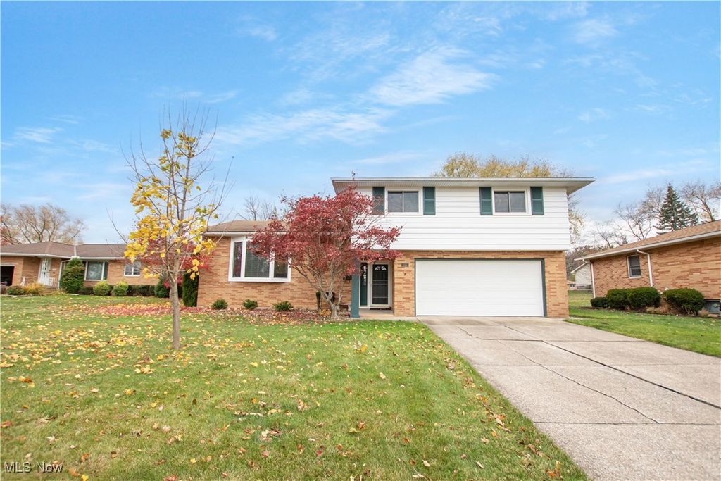 1184 Mayfair Drive, Seven Hills, OH 44131