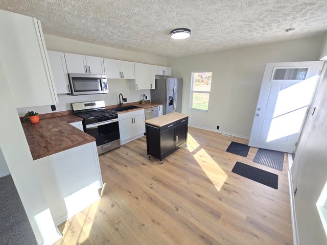 1433 N 8TH Street, Council Bluffs, IA 51503