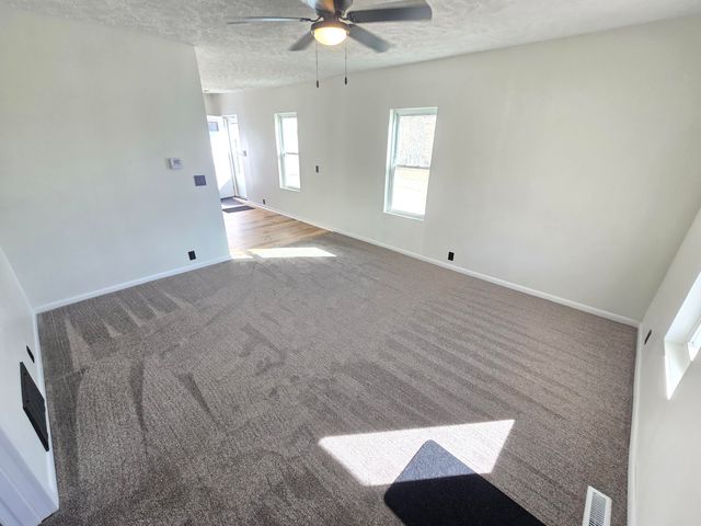 1433 N 8TH Street, Council Bluffs, IA 51503