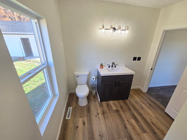 1433 N 8TH Street, Council Bluffs, IA 51503