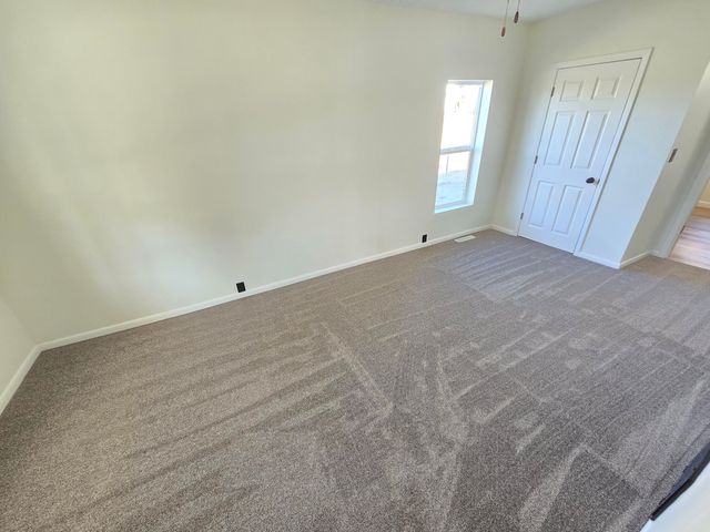 1433 N 8TH Street, Council Bluffs, IA 51503