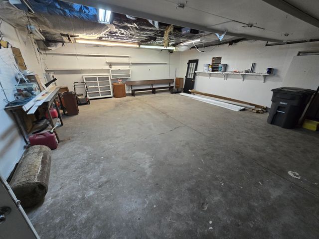 1433 N 8TH Street, Council Bluffs, IA 51503