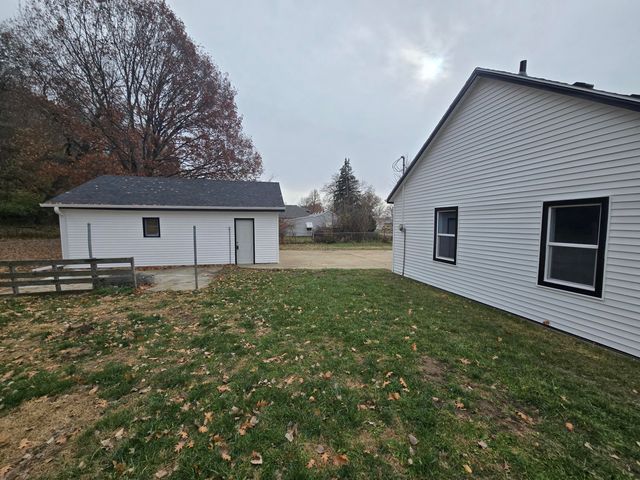 1433 N 8TH Street, Council Bluffs, IA 51503