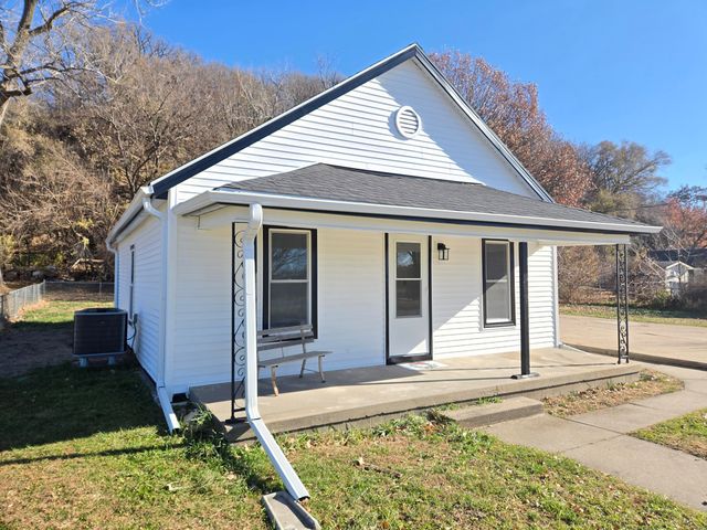 1433 N 8TH Street, Council Bluffs, IA 51503