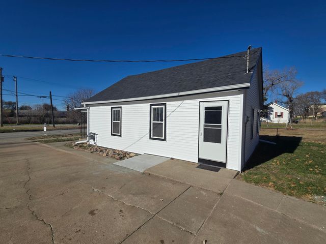1433 N 8TH Street, Council Bluffs, IA 51503