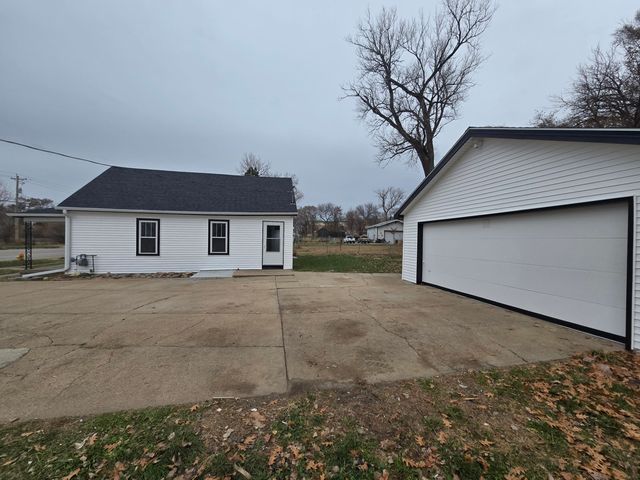 1433 N 8TH Street, Council Bluffs, IA 51503