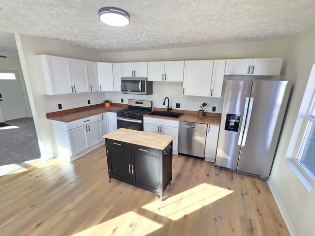 1433 N 8TH Street, Council Bluffs, IA 51503