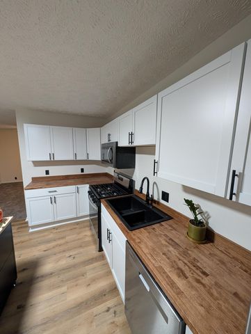 1433 N 8TH Street, Council Bluffs, IA 51503