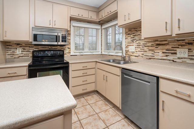 663 Roosevelt Road, Saint Cloud, MN 56301
