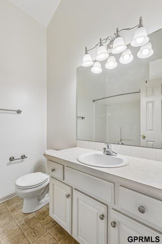 5859 S 146th Street, Omaha, NE 68137