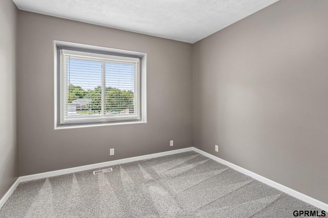 5859 S 146th Street, Omaha, NE 68137