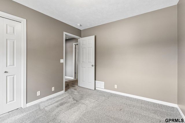 5859 S 146th Street, Omaha, NE 68137