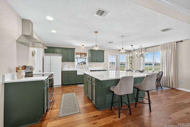 118 Stallion Trl, Natalia, TX 78059