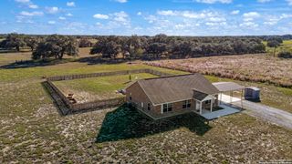 118 Stallion Trl, Natalia, TX 78059