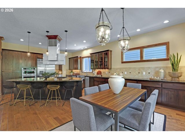 12125 Nw BLACKHAWK Dr, Portland, OR 97229