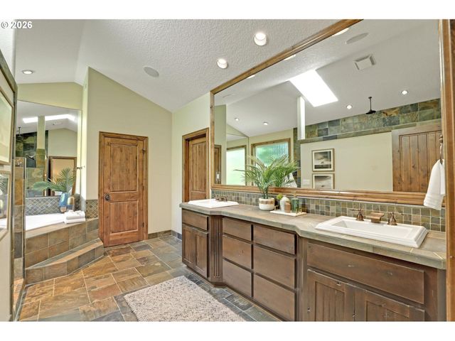 12125 Nw BLACKHAWK Dr, Portland, OR 97229