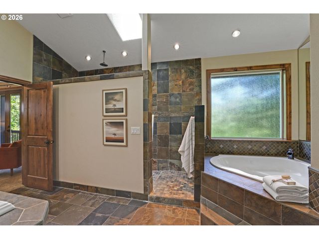 12125 Nw BLACKHAWK Dr, Portland, OR 97229