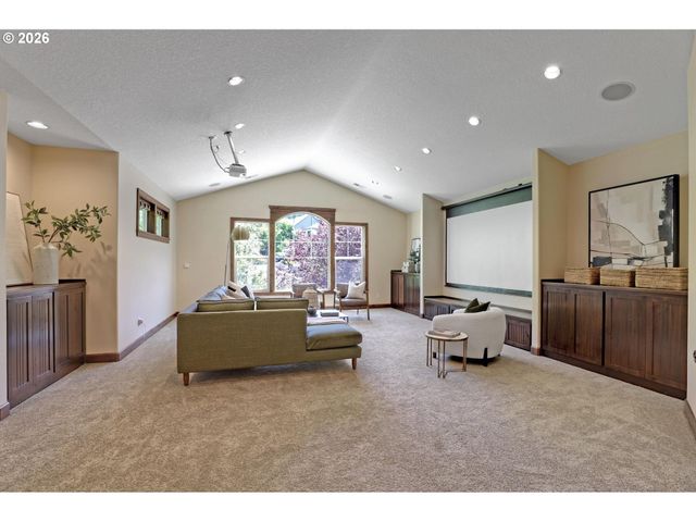 12125 Nw BLACKHAWK Dr, Portland, OR 97229