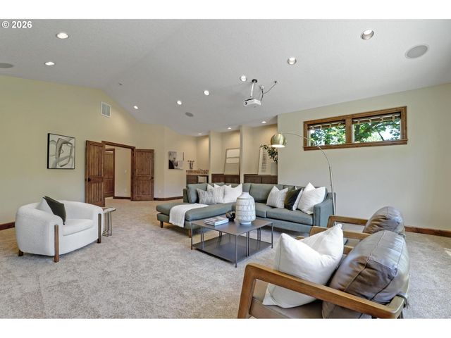 12125 Nw BLACKHAWK Dr, Portland, OR 97229