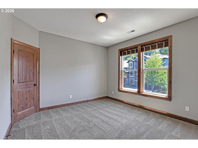 12125 Nw BLACKHAWK Dr, Portland, OR 97229