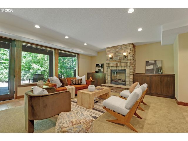 12125 Nw BLACKHAWK Dr, Portland, OR 97229