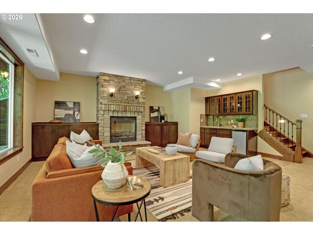 12125 Nw BLACKHAWK Dr, Portland, OR 97229