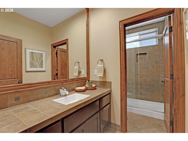 12125 Nw BLACKHAWK Dr, Portland, OR 97229