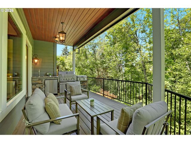 12125 Nw BLACKHAWK Dr, Portland, OR 97229