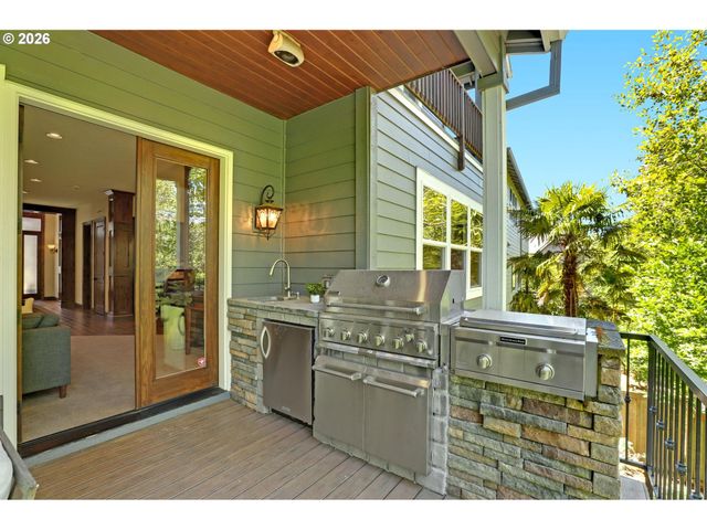 12125 Nw BLACKHAWK Dr, Portland, OR 97229