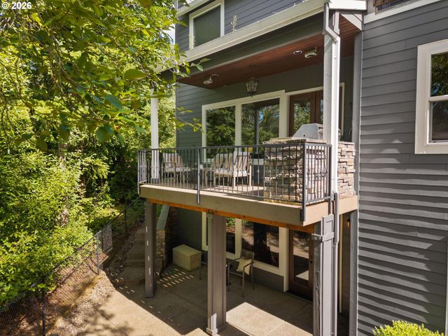 12125 Nw BLACKHAWK Dr, Portland, OR 97229