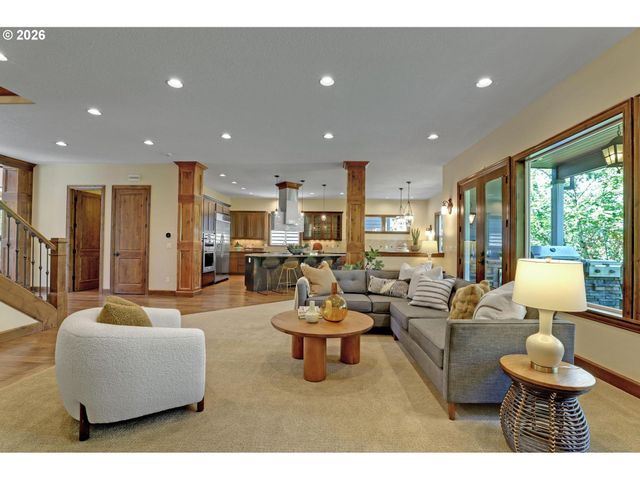 12125 Nw BLACKHAWK Dr, Portland, OR 97229