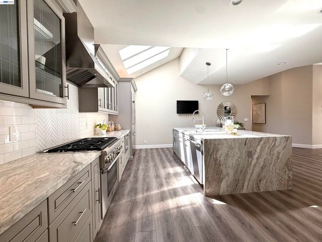 740 Glasgow Cir, Danville, CA 94526