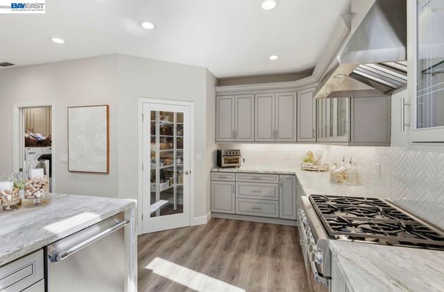 740 Glasgow Cir, Danville, CA 94526