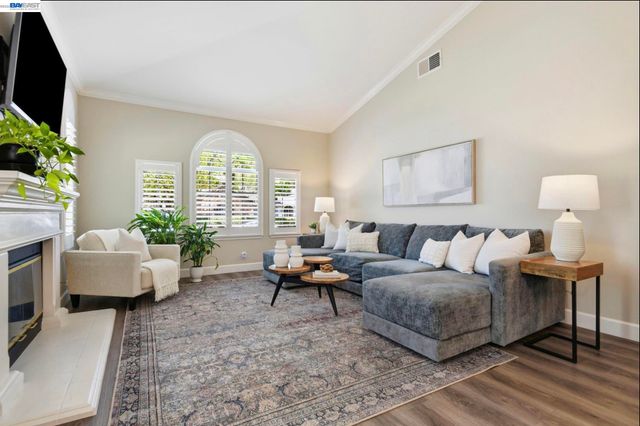 740 Glasgow Cir, Danville, CA 94526