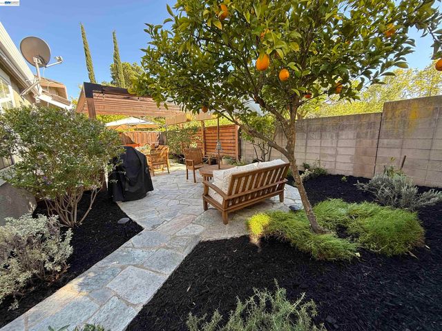 740 Glasgow Cir, Danville, CA 94526