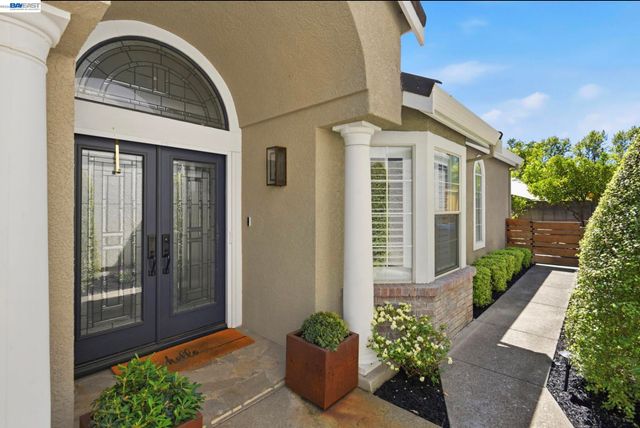 740 Glasgow Cir, Danville, CA 94526