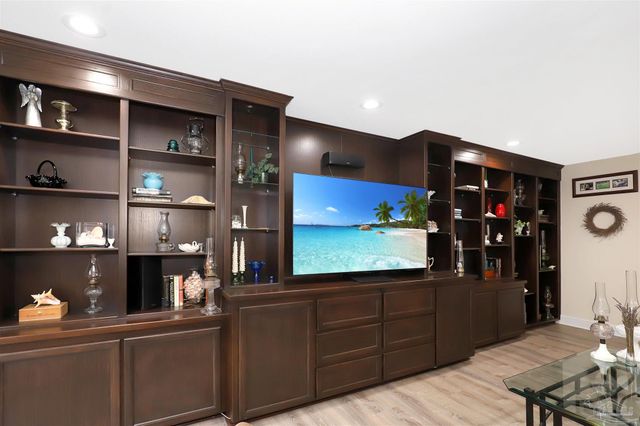 131 Shoreline Dr, Gulf Breeze, FL 32561