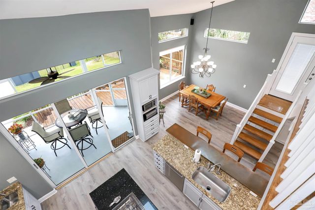 131 Shoreline Dr, Gulf Breeze, FL 32561