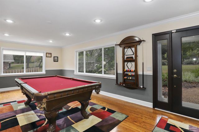 131 Shoreline Dr, Gulf Breeze, FL 32561